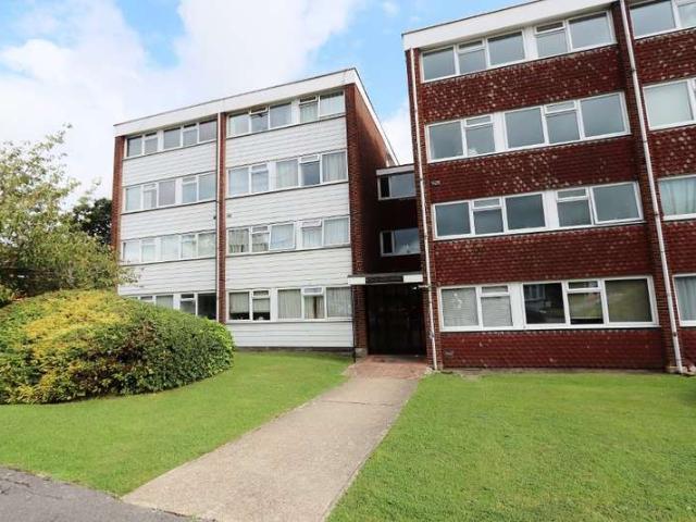 Flat for rent in Chigwell, Essex