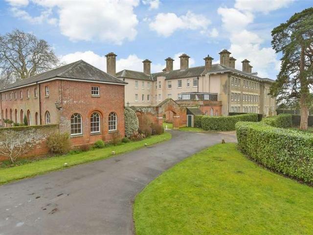 Flat for sale in Oad Street, Kent