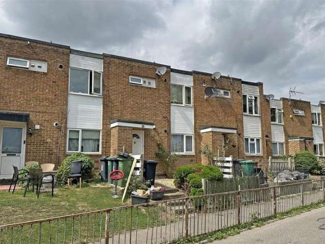 Flat for sale in Red Hill, Surrey