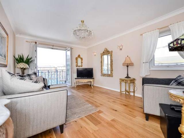 Flat for rent in Roedean