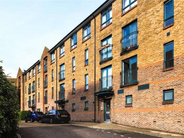 Flat for sale in Whitechapel, Greater London