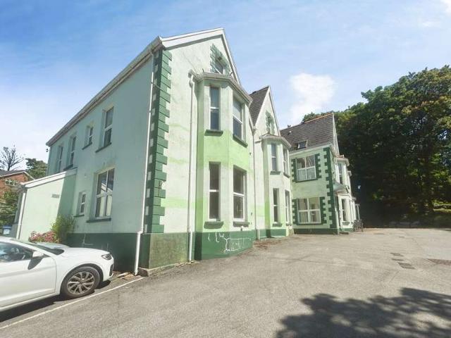 Flat for rent in Cimla, Briton Ferry