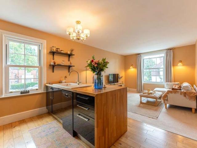 Flat for sale in Sydenham, Green Close