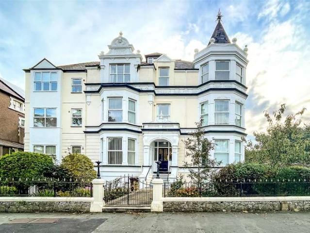 Flat for sale in Llandudno, Wales