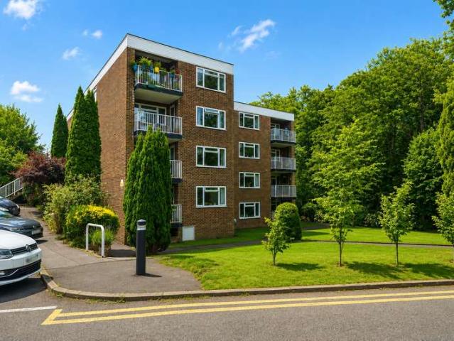 Flat for sale in Holloway Hill, Fole