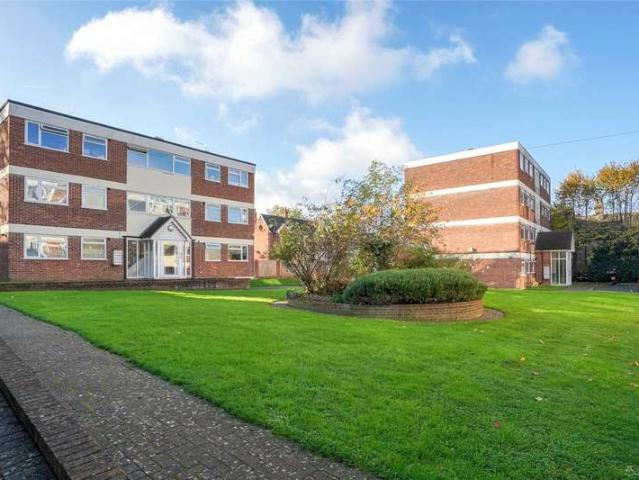 Flat for sale in London Borough of Lambeth, Greater London
