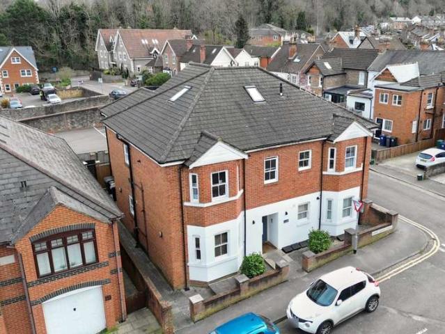 Flat for sale in Holloway Hill, Fole