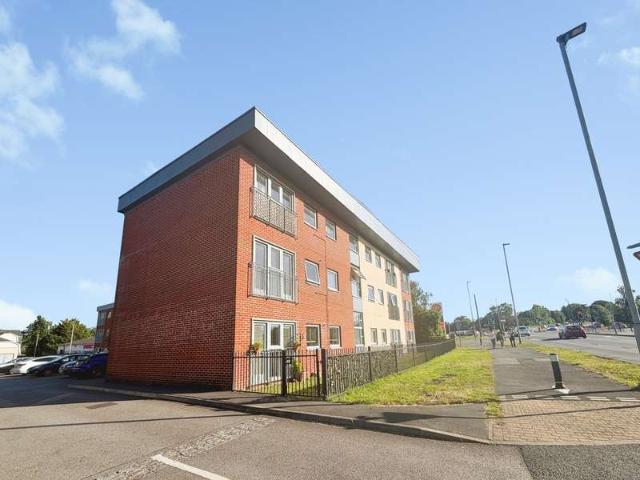Flat for sale in Binfield