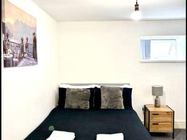 Flat for rent in Calderstones