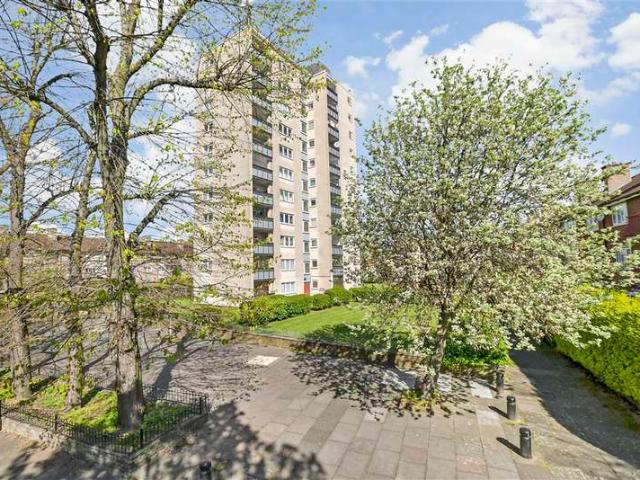 Flat for sale in Forest Gate, Greater London