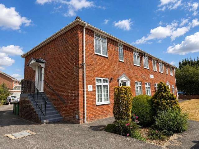 Flat for sale in Cross In Hand, East Sussex