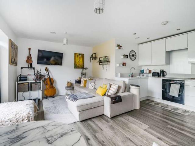 Flat for sale in Daws Hill, Cressex