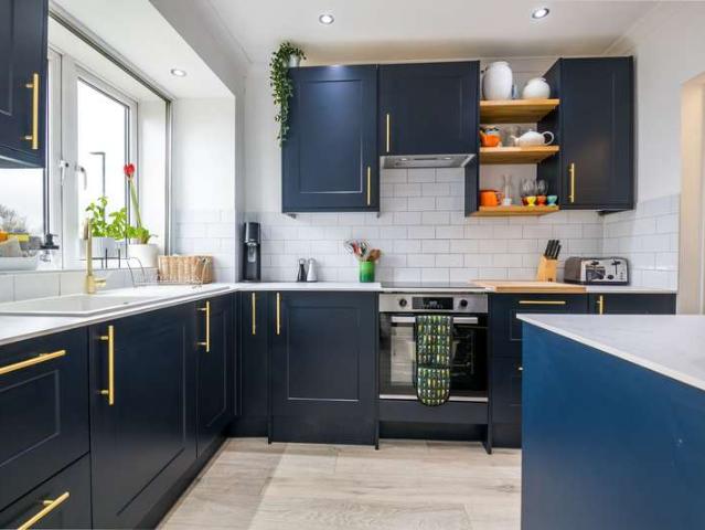 Flat for sale in Herne Hill, Greater London