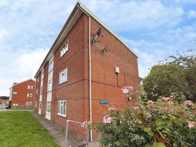 Flat for sale in Mill End, Green Close