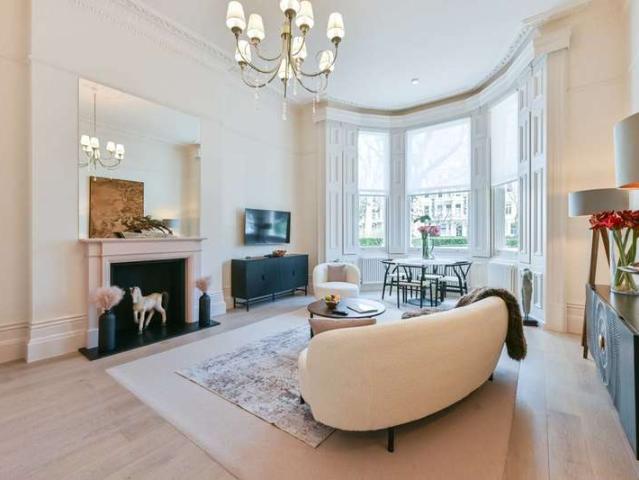 Flat for sale in Earl's Court, Earl's Court