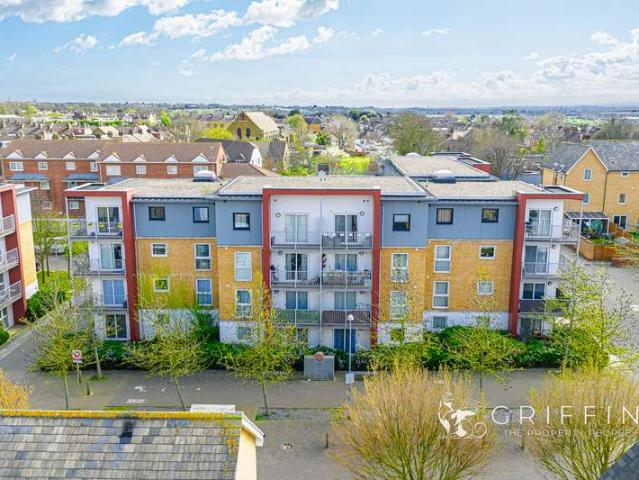 Flat for sale in Grays, Essex