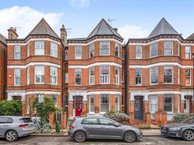 Flat for sale in Highbury, Greater London