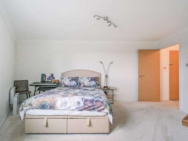 Flat for sale in Boardwalk Place, Cat Hill