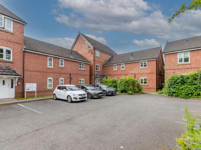 Flat for sale in Chesham, Bury