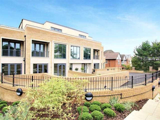 Flat for sale in Cockfosters, Greater London