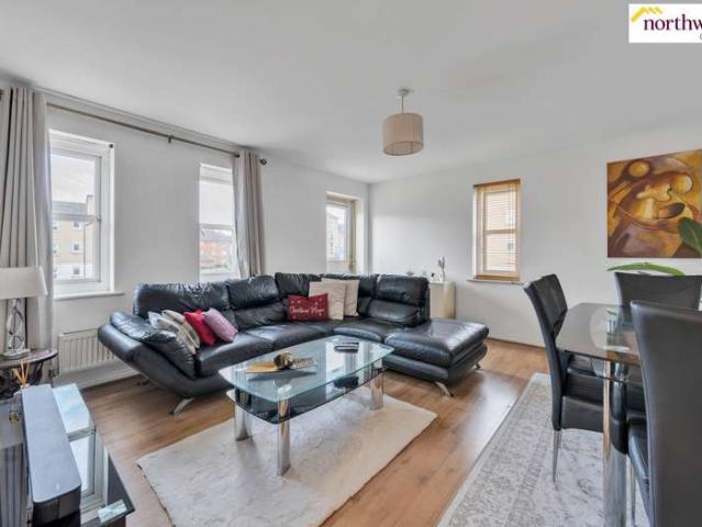 Flat for sale in London Borough of Redbridge, Greater London