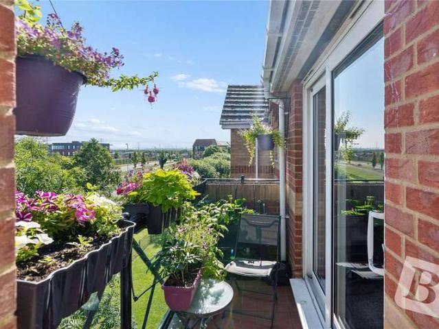 Flat for sale in Hamerton, Kent