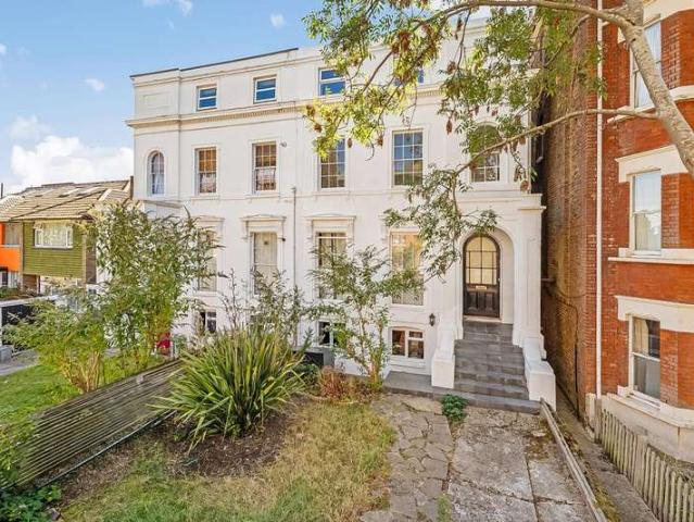 Flat for sale in Upper Sydenham, Greater London