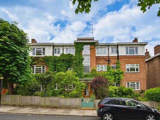 Flat for sale in London Borough of Ealing, Perivale