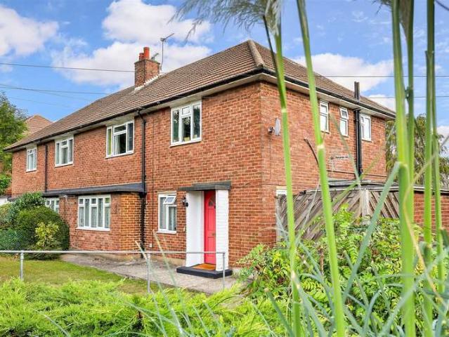 Flat for sale in Ivy Chimneys, Epping