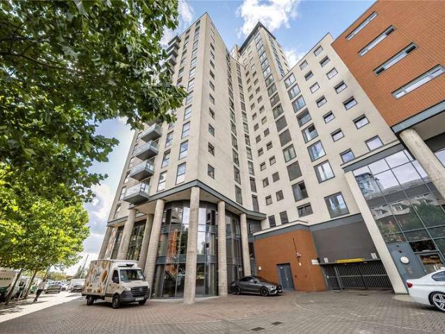 Flat for sale in Key Street, Suffolk