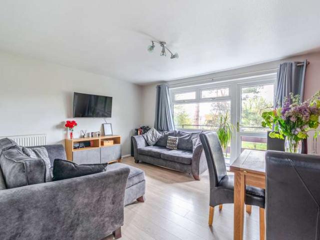 Flat for sale in Ashley Park, Surrey