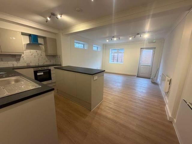 Flat for rent in Greenhill, Greater London
