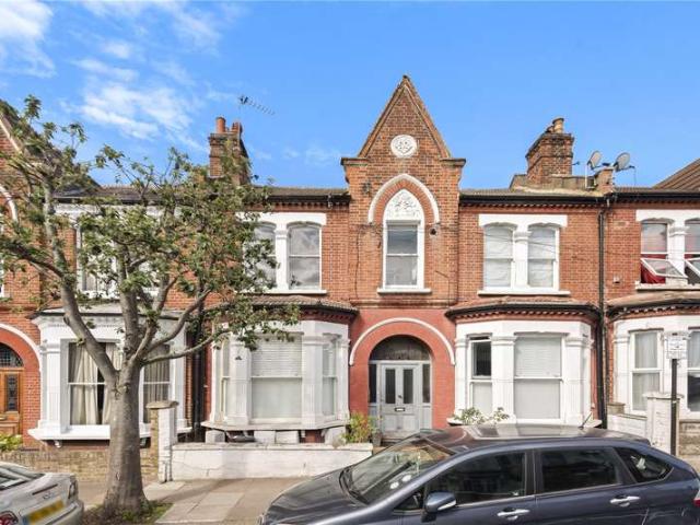 Flat for sale in Furzedown, Greater London