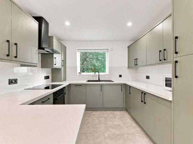 Flat for sale in Gedling, East Midlands
