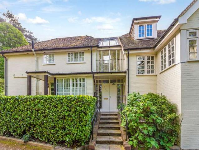 Flat for sale in Sleepers' Hill, Hampshire
