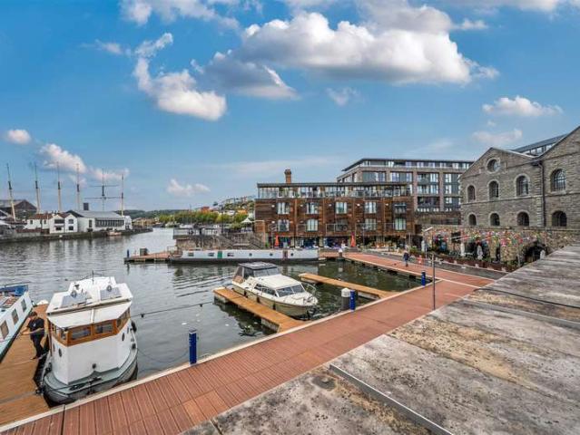 Flat for sale in Spike Island, Feckenham