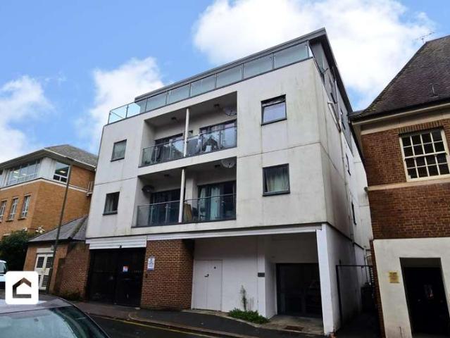 Flat for rent in Red Hill, Surrey