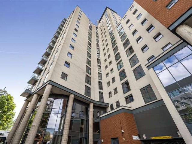 Flat for sale in Key Street, Suffolk
