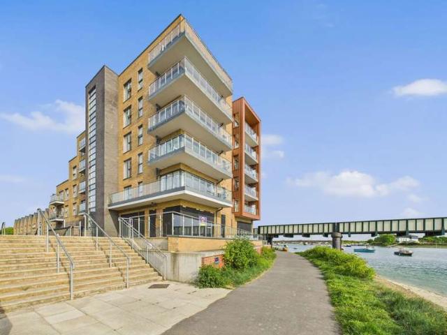 Flat for sale in Fishersgate, West Sussex