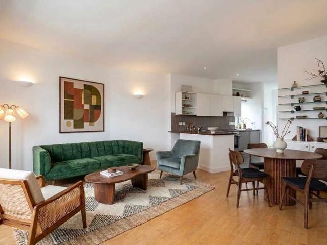 Flat for sale in London Borough of Hackney, Greater London