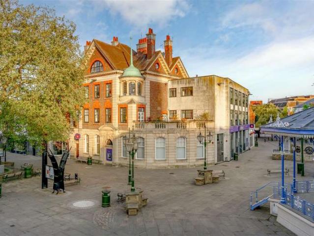 Flat for sale in New Town, Horsham