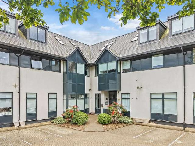 Flat for sale in Pachesham Park, Surrey