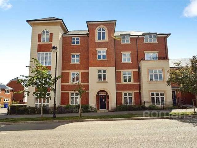 Flat for sale in Aldershot, Hampshire