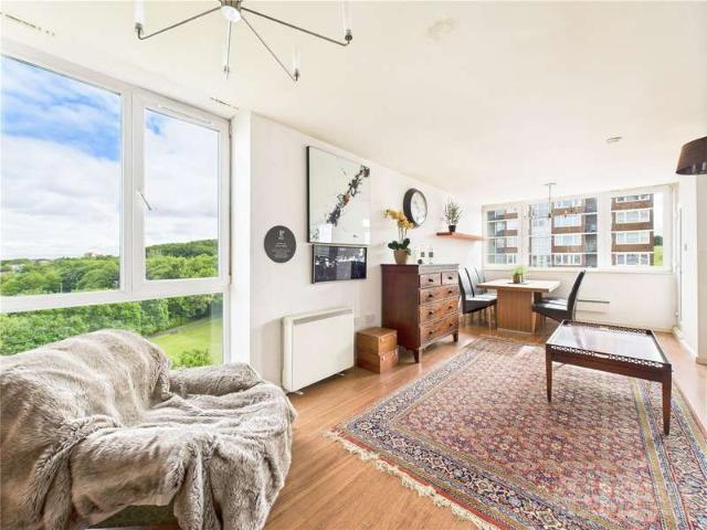 Flat for sale in Calderstones
