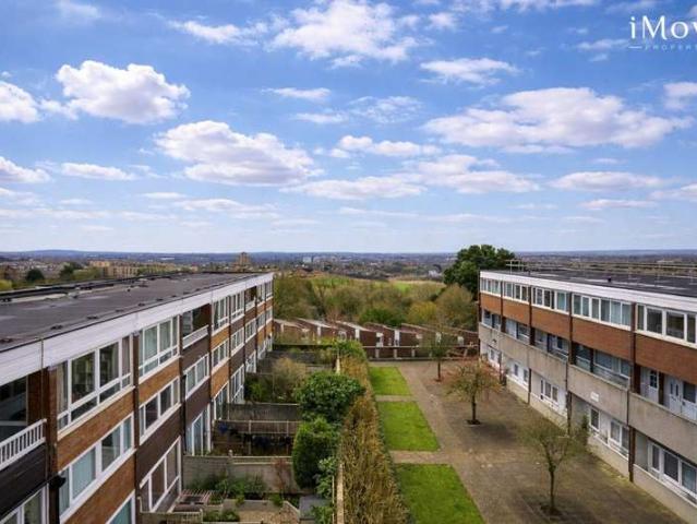 Flat for sale in London Borough of Croydon, South Norwood