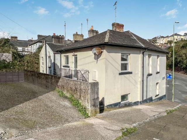 Flat for sale in Tweenaways, Livermead