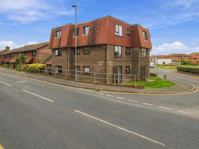 Flat for sale in Seaford, Iford