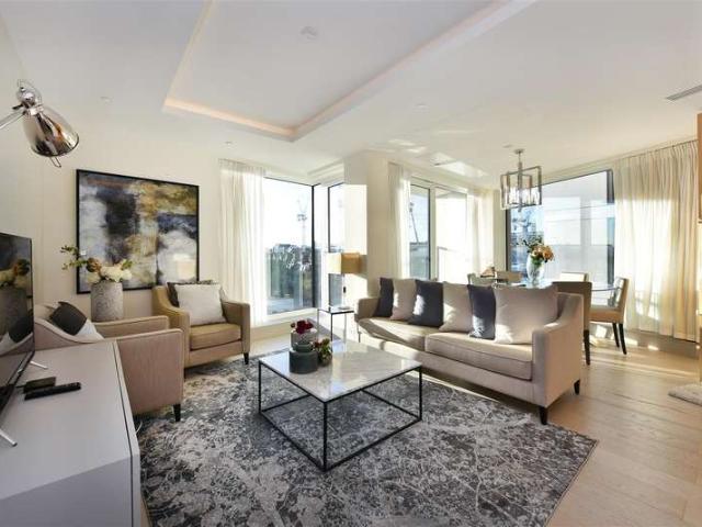 Flat for sale in Kensington, Greater London
