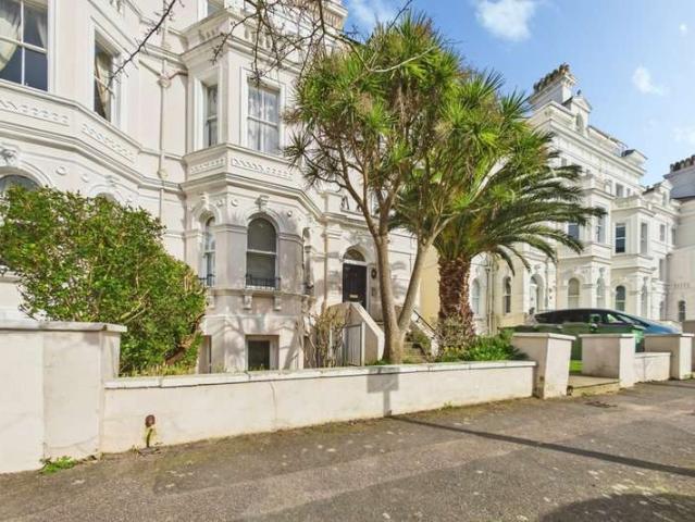 Flat for sale in Folkestone