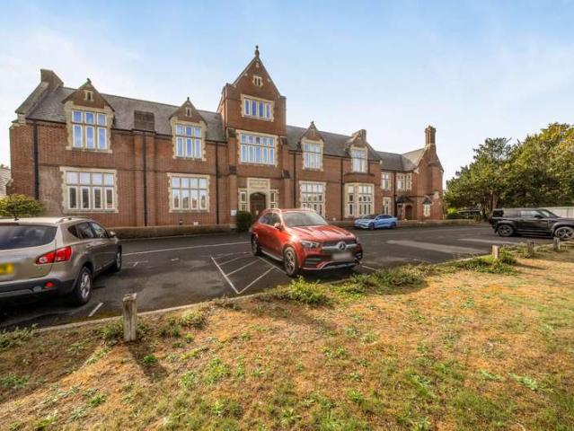 Flat for sale in Newbury, West Berkshire